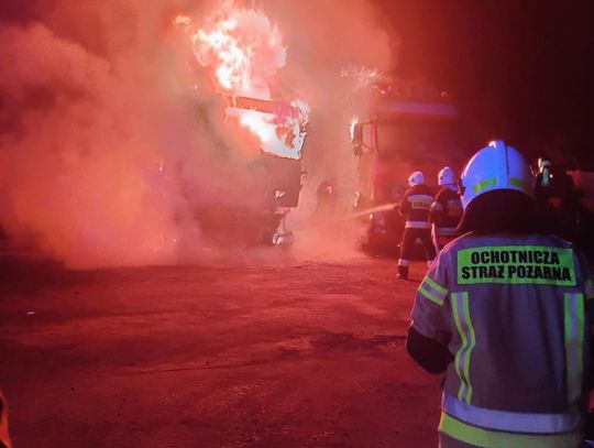 Nocny pożar ciężarówek w Gryfowie Śląskim