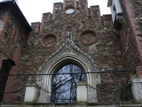 O klątwie i Raubritterze z zamku Rajsko. Podania ludowe Pogranicza Śląsko-Łużyckiego