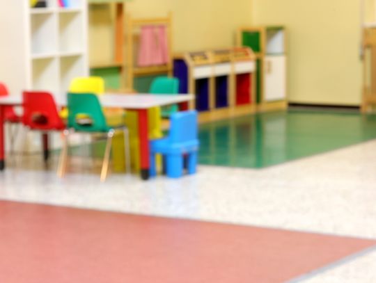 Opiekunka, która zostawiła 5-latkę w przedszkolu stanie przed sądem