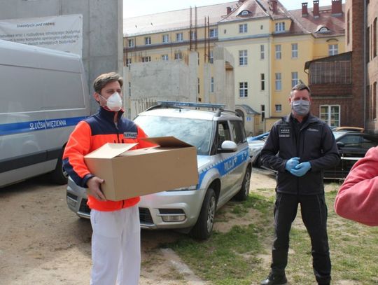 Osadzeni Zakładu Karnego w Zarębie uszyli maseczki