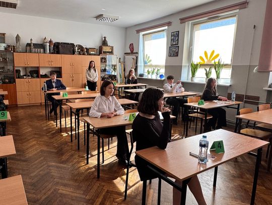 Ósmoklasiści już zaczęli swój egzamin