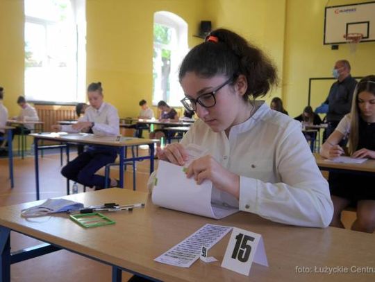 Ósmoklasiści w trakcie egzaminów