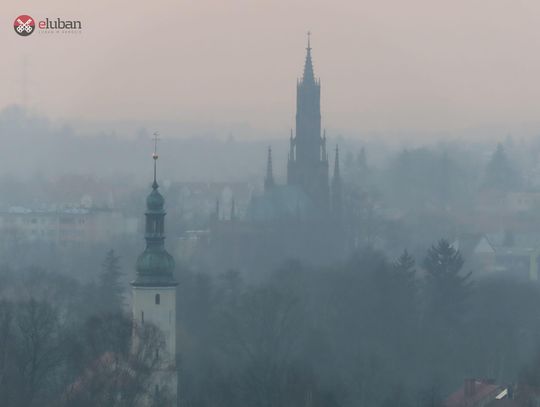 Ostrzeżenie o smogu potwierdzone – jakość powietrza w Lubaniu pogarsza się