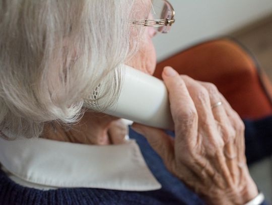 Oszuści nie odpuszczają seniorom