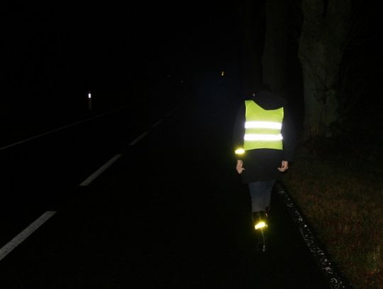 Pamiętaj o noszeniu odblasków. To może uratować życie