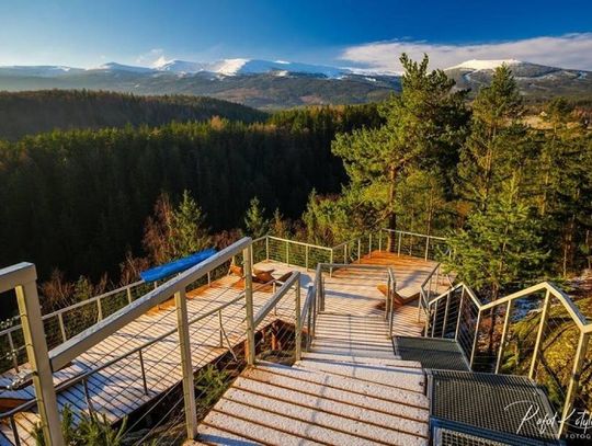 Piękny widok z nowego tarasu na Karkonosze