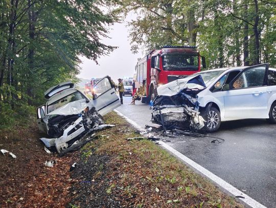 Platerówka DW 358. Czołowe zderzenie dwóch osobówek