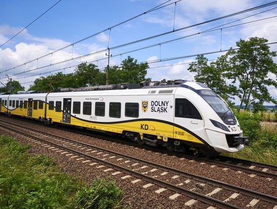 Pociągami Kolei Dolnośląskich na wakacje lub weekend. Dojadą nad morze i za granicę!