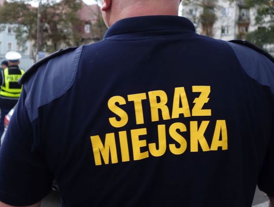 Podrzucił śmieci na myjni