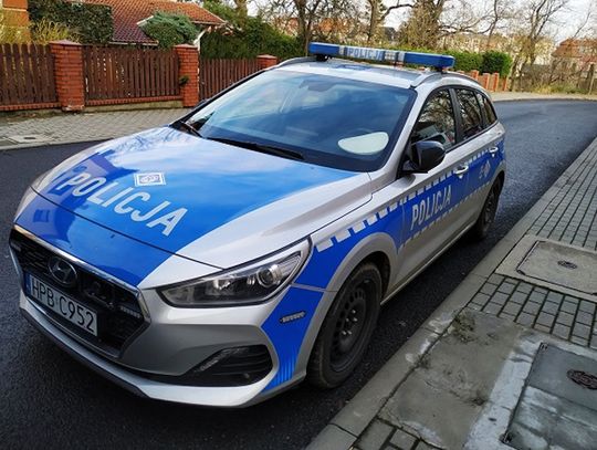 Podwójne trafienie. Policjant w drodze do pracy zatrzymał pijanego kierowcę i pasażera auta