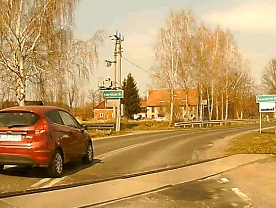 Policja pilnuje spacerowiczów a w tym czasie na drogach...