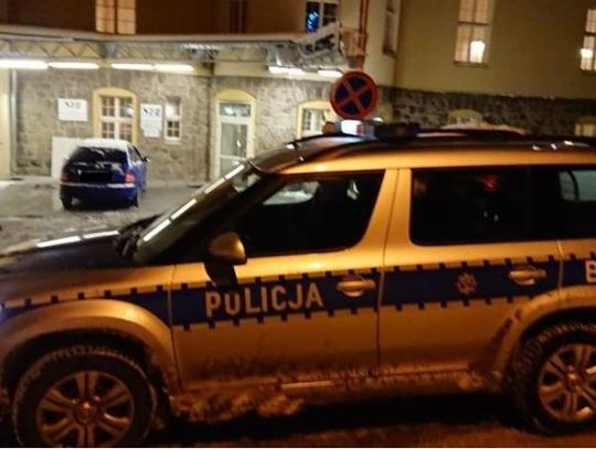 Policjanci pomogli rodzącej kobiecie