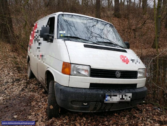 Policjanci zatrzymali podejrzanego w skradzionym samochodzie