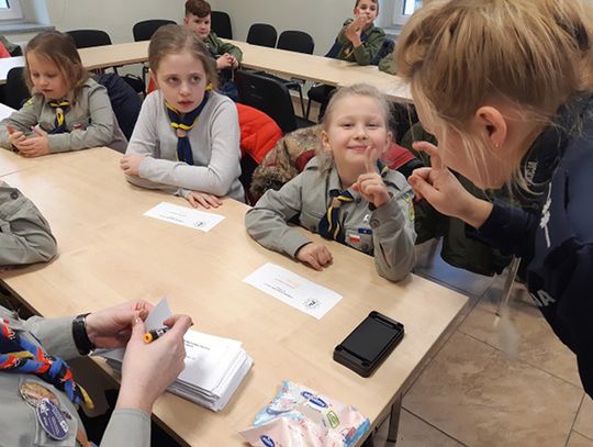 Poszukiwacze przygód z wizytą u policjantów