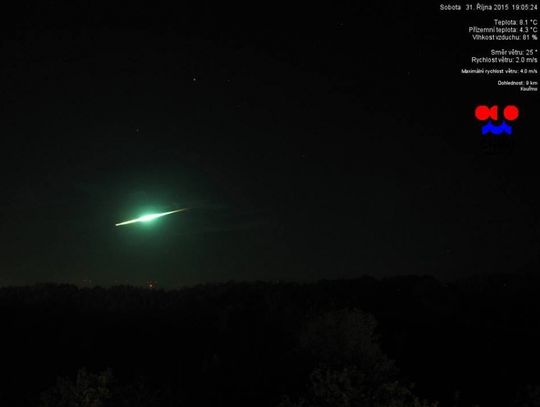 Potężny meteoryt na niebie