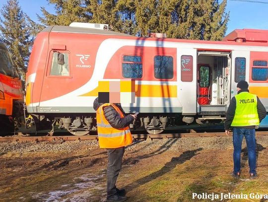 Potrącenie na torach w Jeleniej Górze-Cieplicach. 56-latek w szpitalu