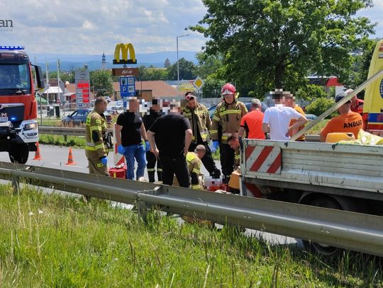 Potrącenie pracownika firmy wykonującej roboty drogowe na DK30