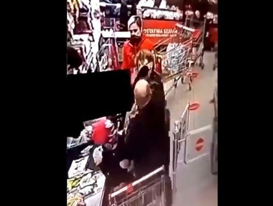 Powalił kobietę w sklepie, bo zwróciła mu uwagę