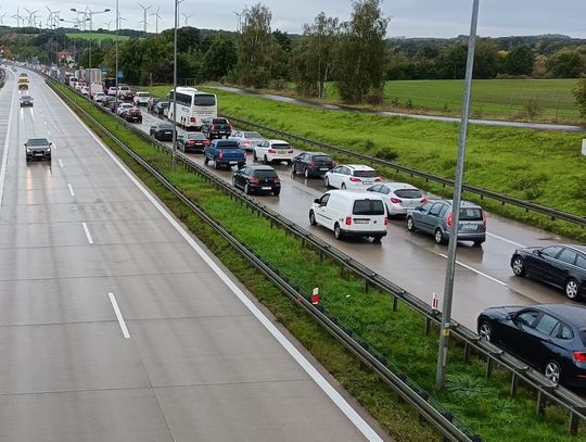 Powroty z długiego weekendu zaczynają paraliżować przejścia na granicy z Niemcami