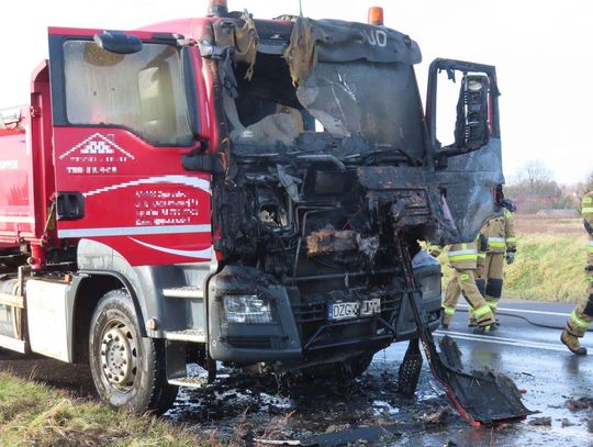 Pożar ciężarówki zablokował DK30 w Pisarzowicach