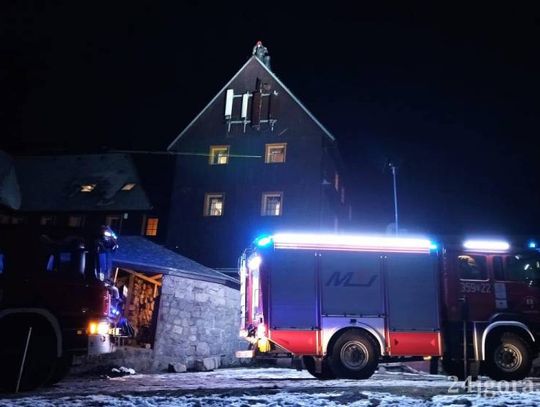 Pożar komina w schronisku na Hali Szrenickiej opanowali strażacy na wycieczce