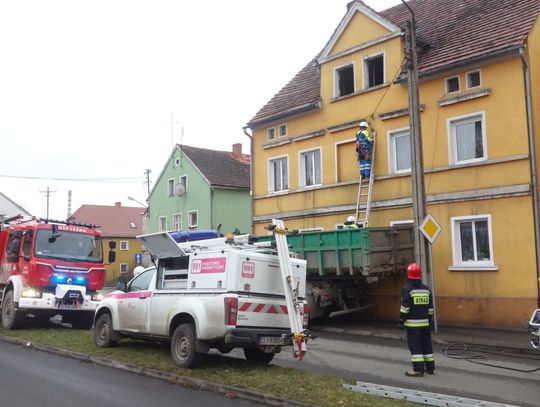 Pożar w budynku wielorodzinnym w Leśnej