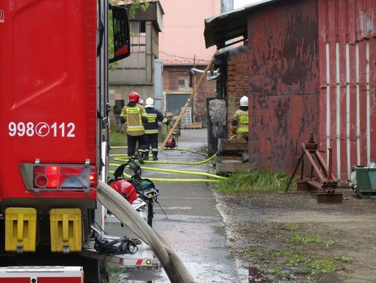 [Aktualizacja, więcej zdjęć] Pożar w zakładzie produkcyjnym Agromet ZEHS Lubań
