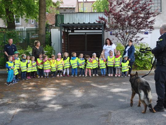 Przedszkolaki z wizytą u lubańskich policjantów