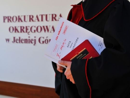 Przez osiem miesięcy bił i gwałcił partnerkę, a na końcu ją okradł