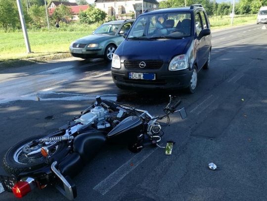 Radny poszkodowany w zderzeniu motocykla z Oplem