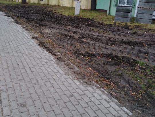 Remontują chodniki, ale o porządek po wykonaniu prac muszą upominać się mieszkańcy