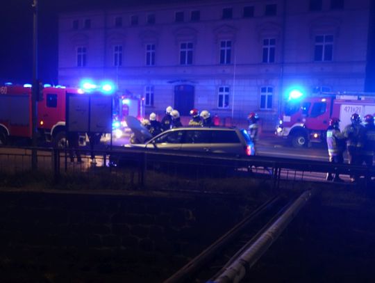 Rozbił auto w centrum Olszyny