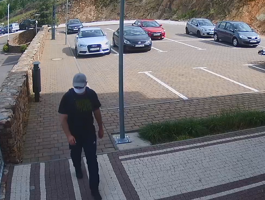 Rozpoznajesz złodzieja? Zadzwoń na policję