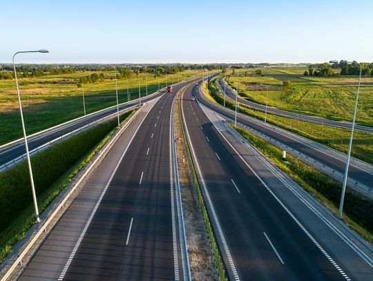 Ruch na autostradzie odbywa się niemal płynnie