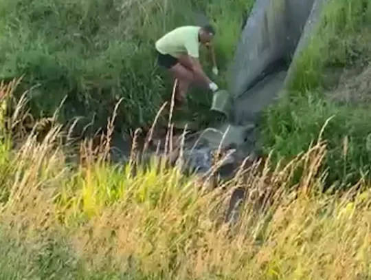 Ścieki w rzece, smród w domach. Mieszkańcy Olszyny mają dość