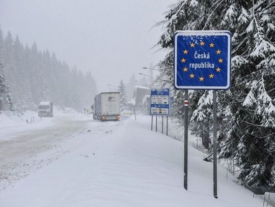 Śnieg w Jakuszycach. Przejście graniczne zamknięte dla ciężarówek