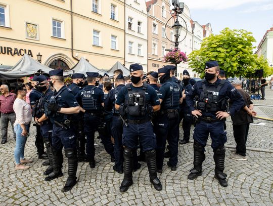 Staną przed sądem, bo wygwizdali kandydata na prezydenta?