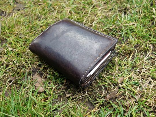 Straż Miejska w Lubaniu poszukuje właściciela znalezionego portfela