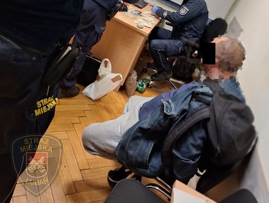Strażnicy miejscy zatrzymali złodzieja z ukradzioną gotówką - 25 tys. zł