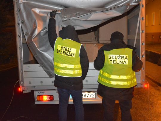 Susz tytoniowy i papierosy na celowniku KAS i SG