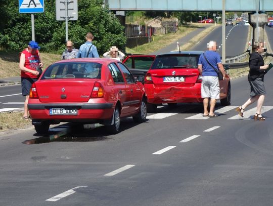 Szczęście, że nie weszła na pasy. Kolizja na Rybackiej