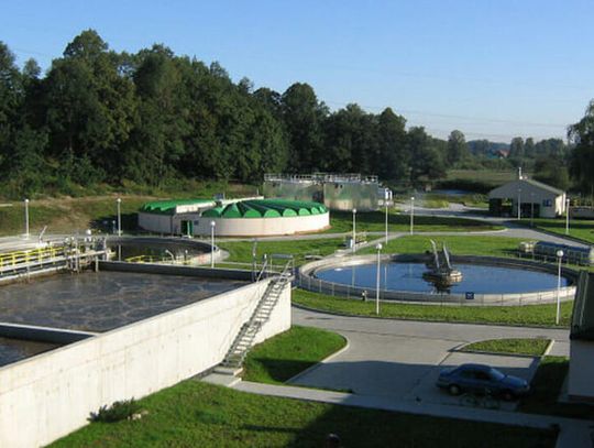 Szukasz stabilnej pracy? Zostań maszynistą oczyszczalni ścieków w Lubaniu