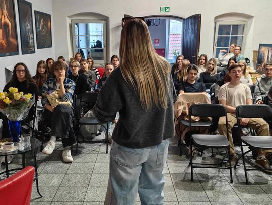 Biblioteka. Tiktok edukuje naszą młodzież