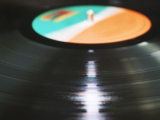 Tym może zaskoczyć Cię album „Gloria” Sama Smitha