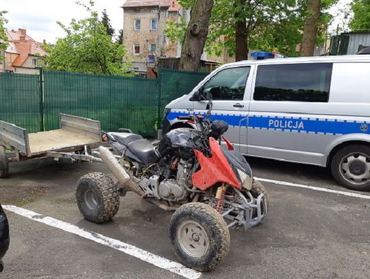 Uciekali quadem przed policją