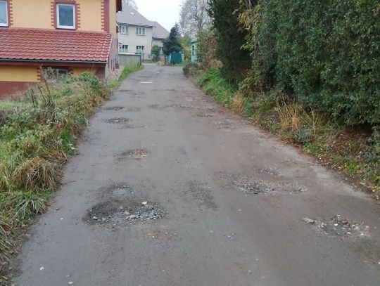 Ulica Strumykowa jak szwajcarski ser