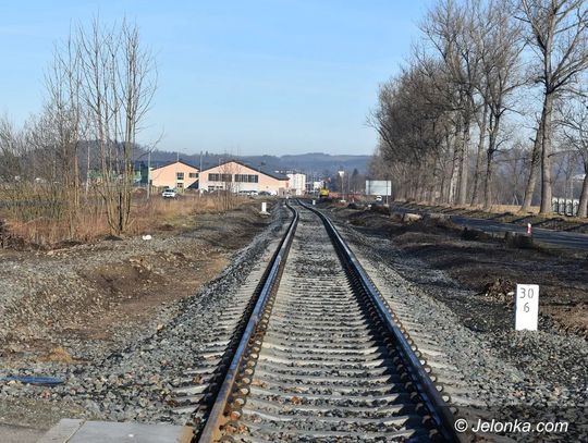 Uruchomienie linii kolejowej do Karpacza odsunie się w czasie