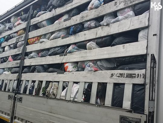 W Jędrzychowicach zatrzymano dwa TIR-y, każdy z 16 tonami odpadów tekstylnych