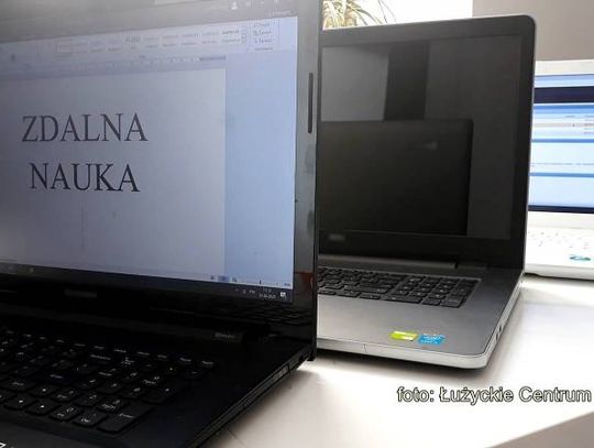 W kolejce po laptopy i Internet