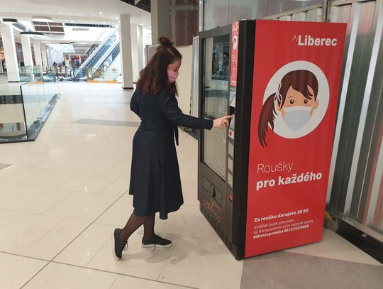W Libercu stanął automat z maseczkami 